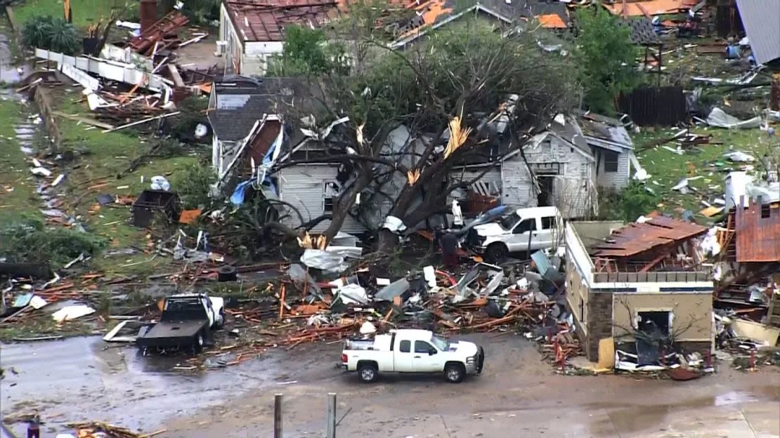 Daños en la localidad de Sulphur, Oklahoma, el 28 de abril, tras un tornado. Crédito: KOCO.