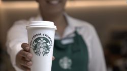 CNNE 1684711 - starbucks llega a ecuador y honduras