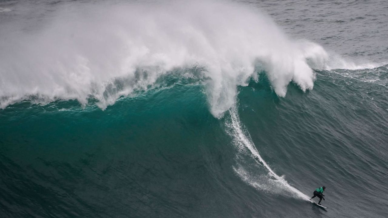 CNNE 1684817 - sebastian steudtner y su plenitud mental a la hora de surfear