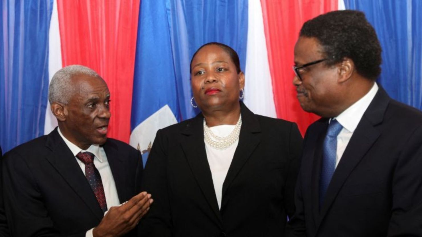  del consejo de transición de Haití: Edgard Leblanc Fils, Regine Abraham y Fritz Alphonse Jean en Puerto Príncipe el 25 de abril.