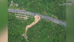 CNNE 1685653 - mueren 19 personas tras derrumbe de carretera en china