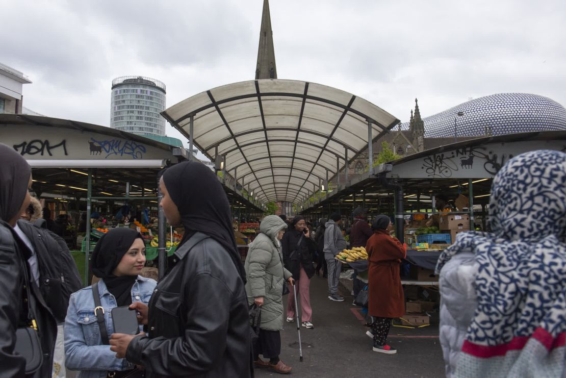 El mercado de Bull Ring de Birmingham, antaño centro del comercio de la ciudad, ha quedado desatendido por el ayuntamiento en favor de "proyectos de prestigio", según el historiador local Carl Chinn. Crédito: Sarah Tilotta