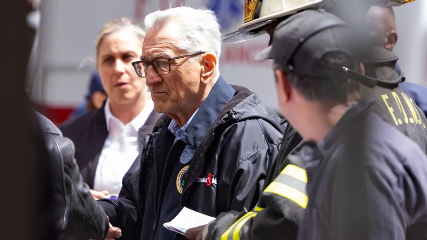Robert De Niro no gritaba a manifestantes propalestinos en un video viral.  Estaba grabando un programa de televisión | CNN