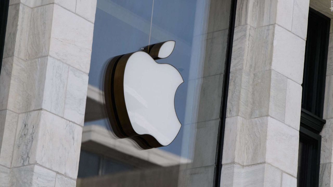 CNNE 1686776 - caen un 4% los ingresos de apple