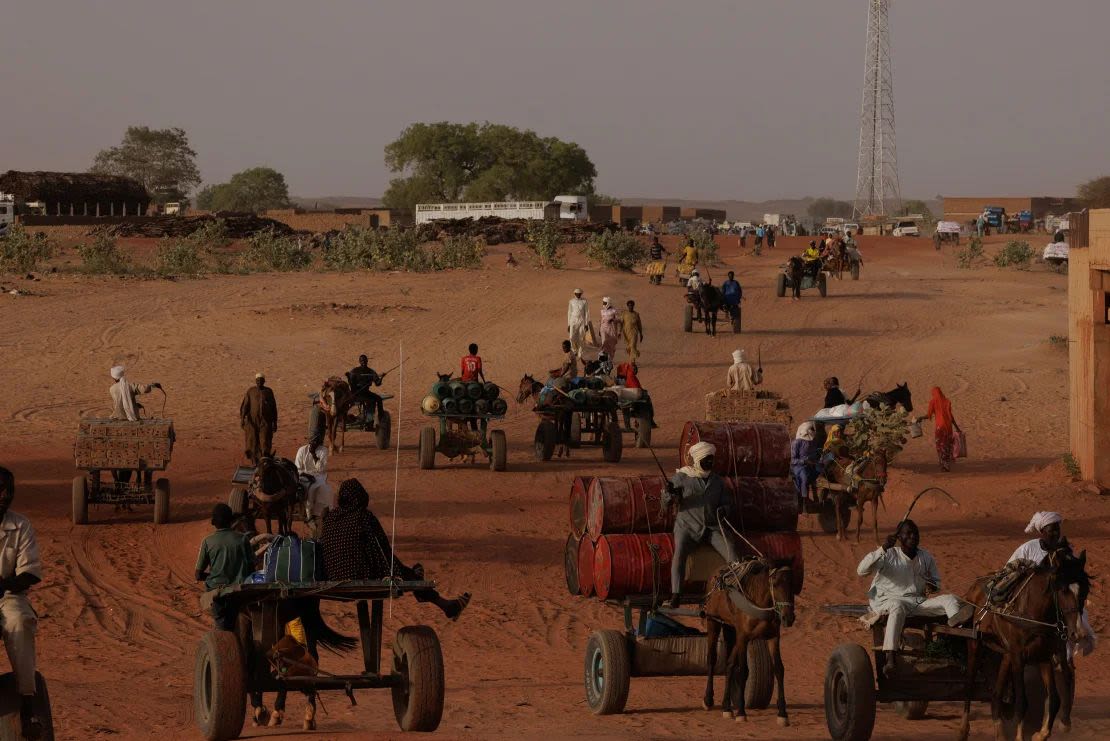 La frontera entre Sudán y Chad el 25 de abril. Más de 8,7 millones de personas han sido desplazadas por la guerra entre el ejército sudanés y las paramilitares RSF, según la ONU.