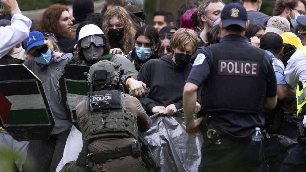 CNNE 1687398 - la historia de dos detenidos en las protestas universitarias de ee-uu-