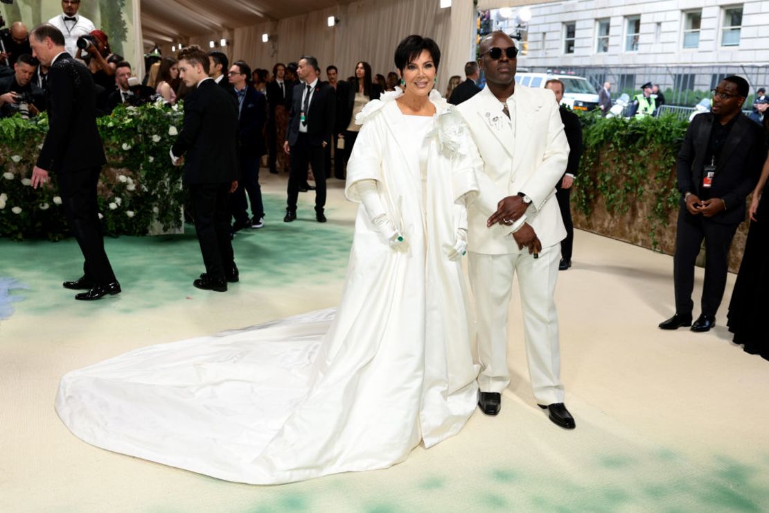 Kris Jenner (izquierda) y Corey Gamble. Crédito: Dimitrios Kambouris/Getty Images para The Met Museum/Vogue.