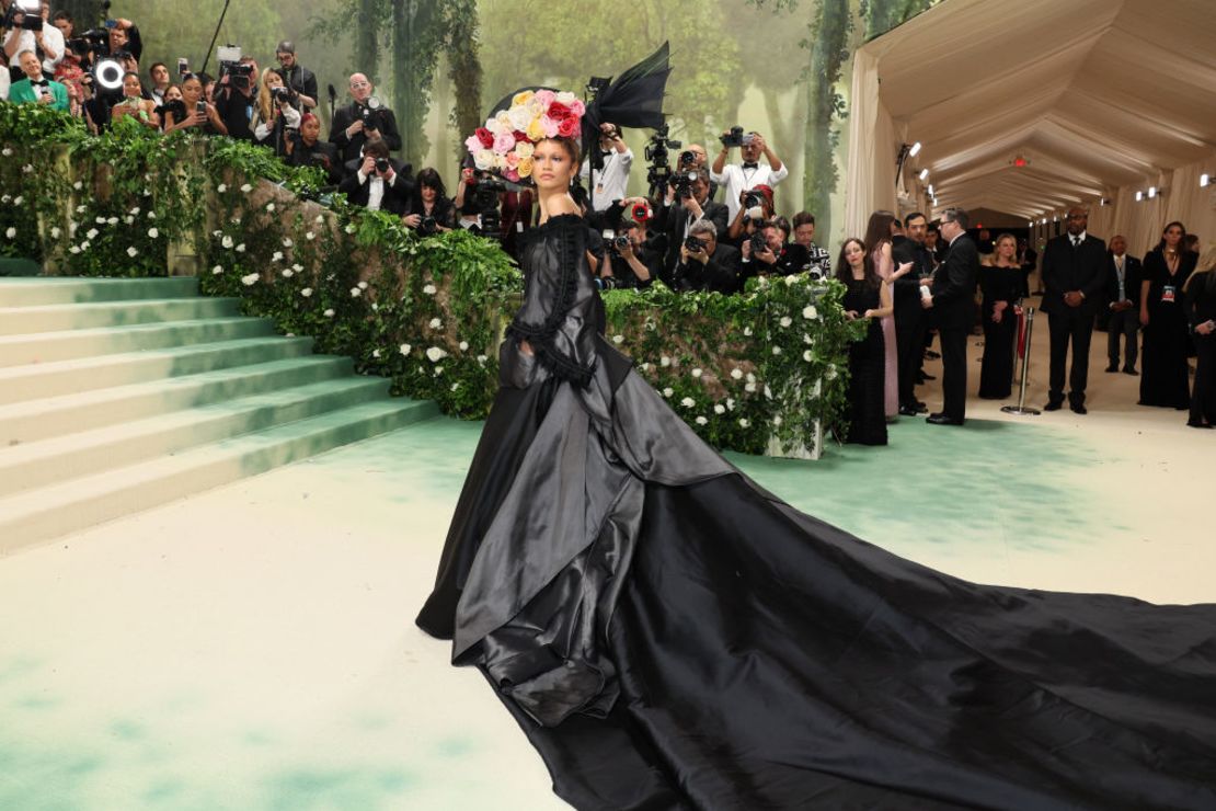 Zendaya, con su segundo look. Crédito: Dia Dipasupil/Getty Images.