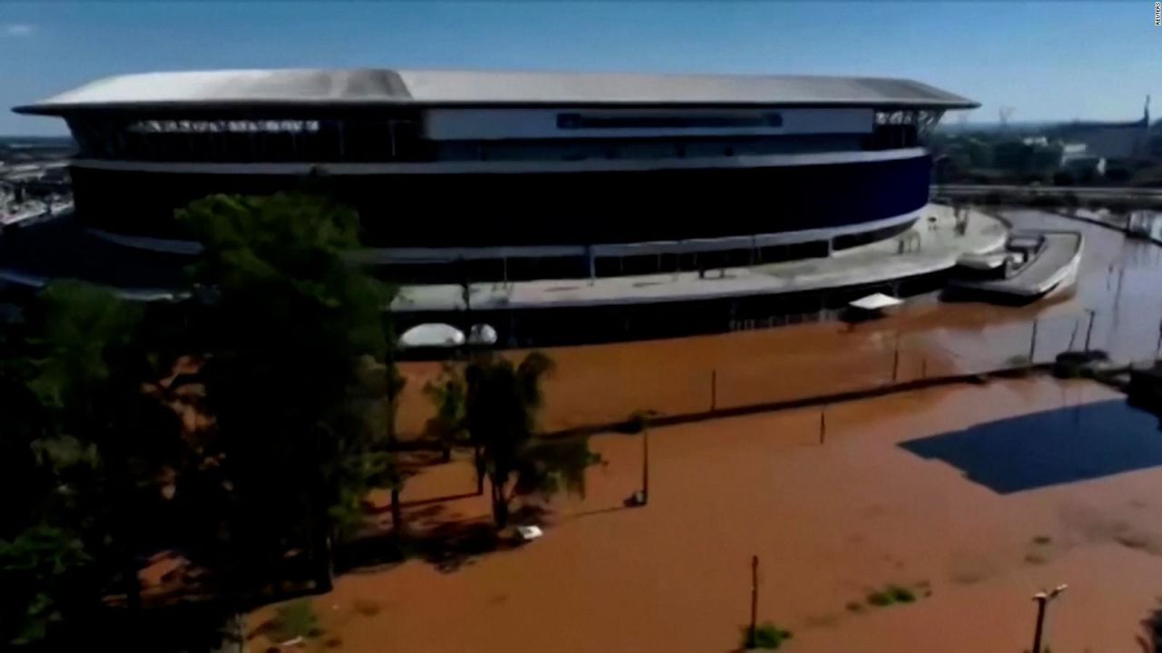 CNNE 1688225 - asi esta el estadio de gremio en porto alegre tras las inundaciones