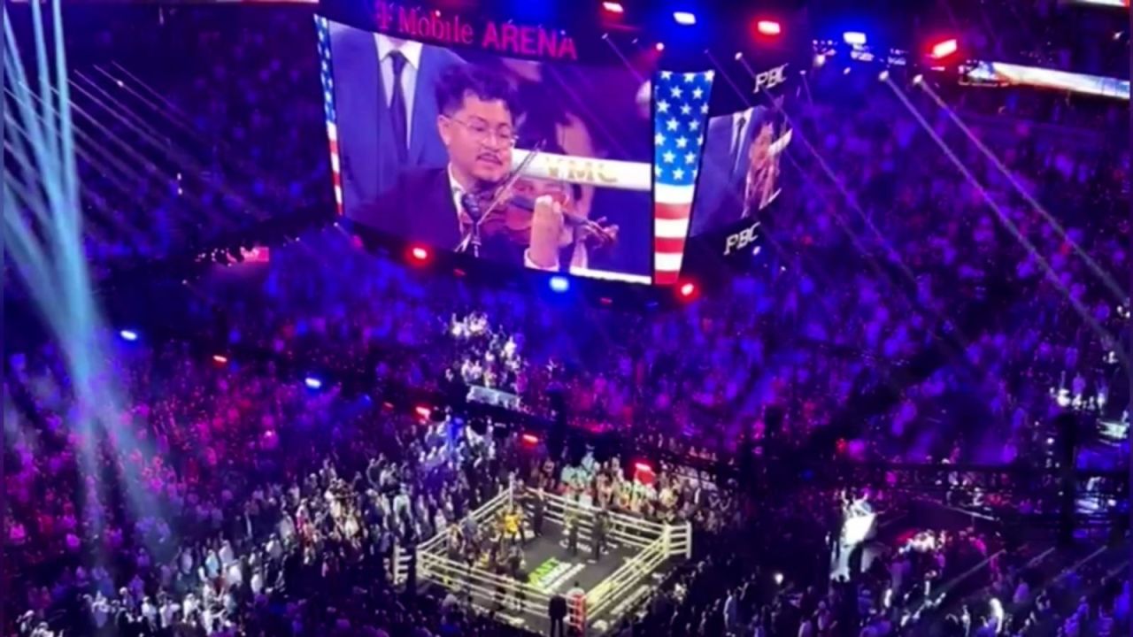 CNNE 1688294 - ¿quien es brenden perez, el mariachi que sorprendio con el himno de estados unidos en la pelea canelo vs- munguia?