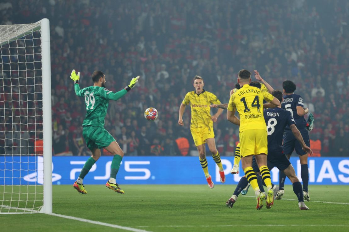 Donnarumma no salió a achicar el área en el tiro de esquina. Crédito: Richard Heathcote/Getty Images