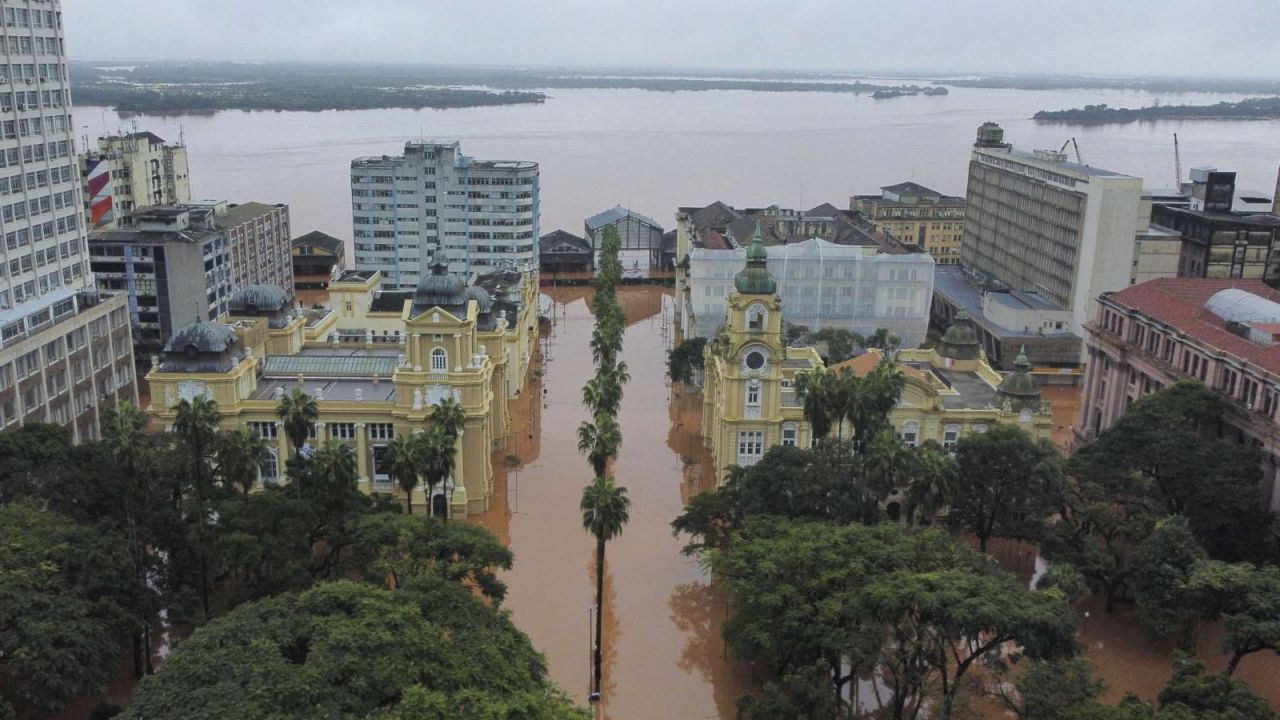 CNNE 1688536 - asi se vive en porto alegre tras catastroficas lluvias