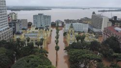 CNNE 1688536 - asi se vive en porto alegre tras catastroficas lluvias