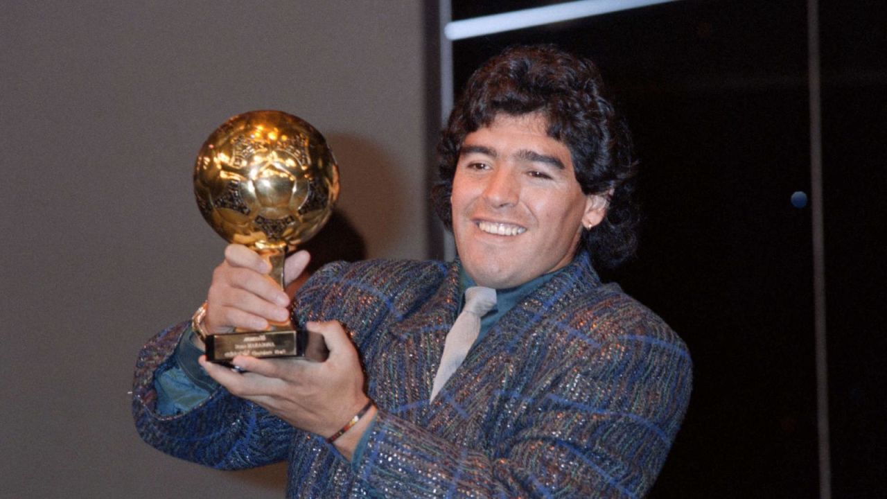 CNNE 1688801 - el balon de oro de diego maradona sera subastado