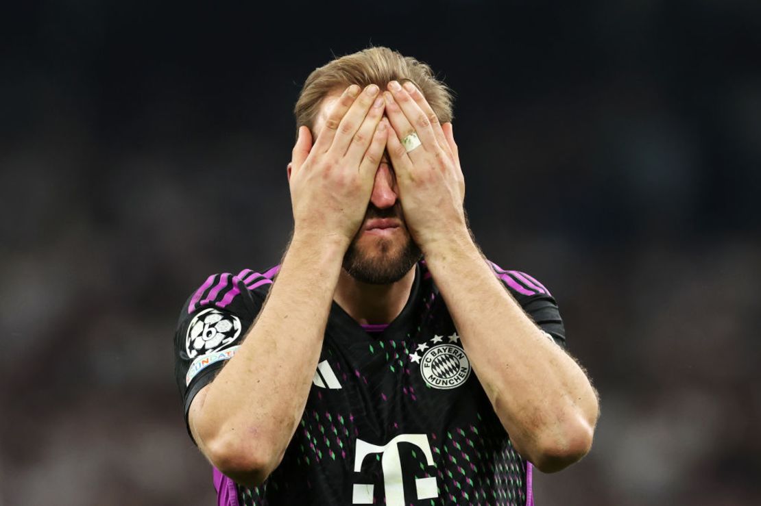 Harry Kane se lamenta tras el final del partido. Crédito: Alexander Hassenstein/Getty Images