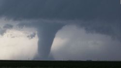 CNNE 1689101 - inusuales tornados en michigan