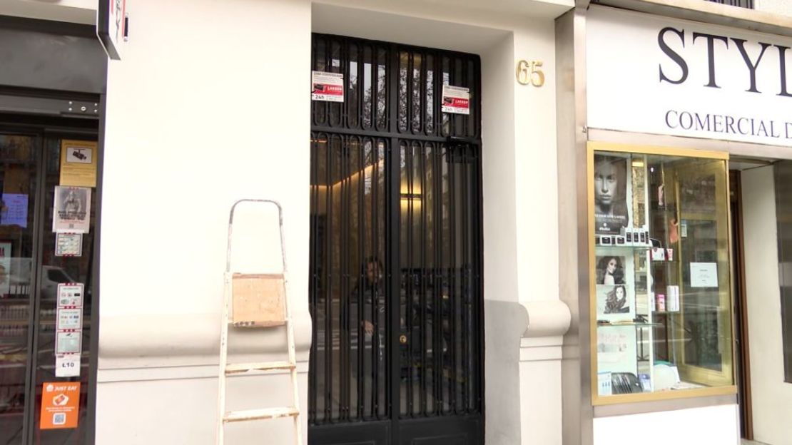 La entrada del departamento de Ana María Knezevich Henao en Madrid. Crédito: CNN