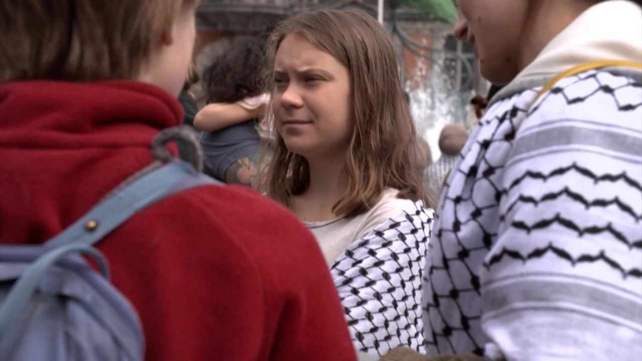 CNNE 1690066 - greta thunberg encabeza protesta propalestina a las afueras de eurovision