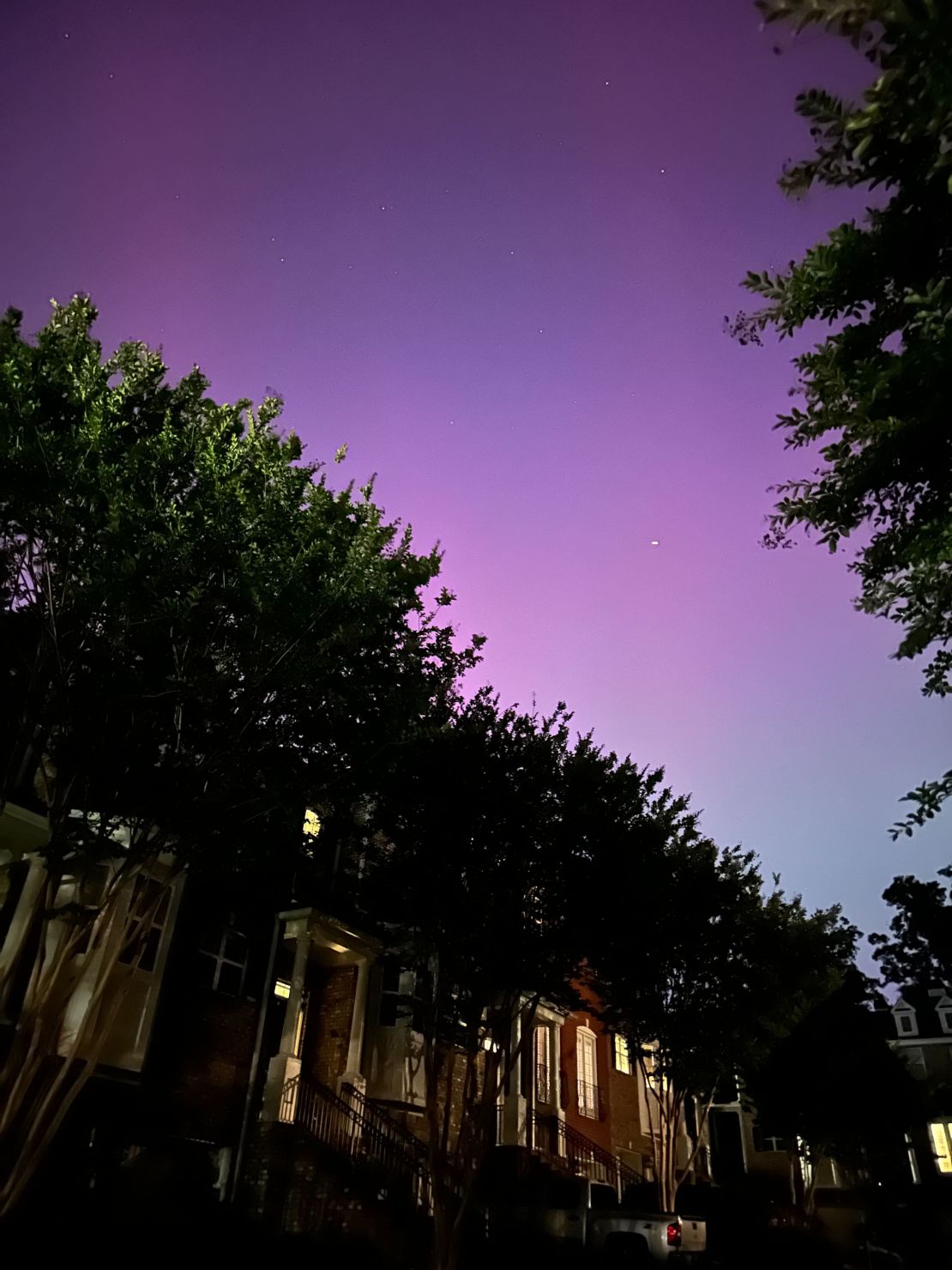 Apenas visible a simple vista, una aurora boreal se puede ver en Atlanta a las 10 p.m. hora del Este.