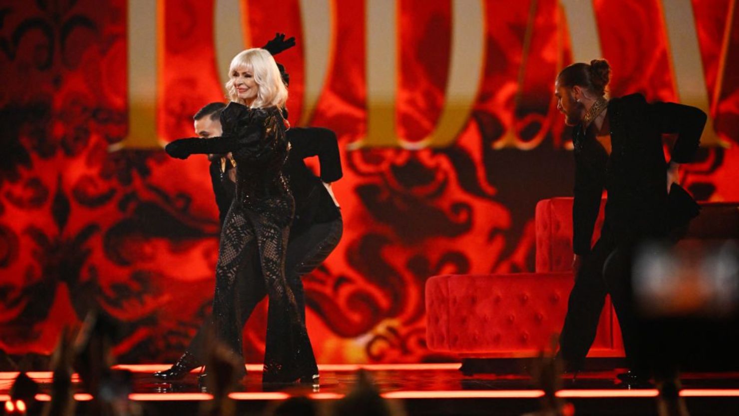 Nebulossa representando a España con la canción "ZORRA" en el Festival de Eurovisión en el Malmo Arena, en Malmo, Suecia, el 9 de mayo de 2024.