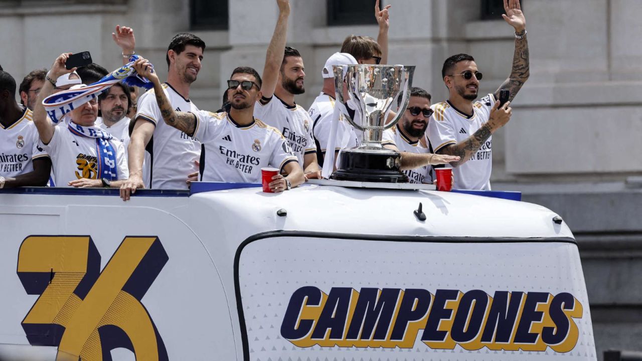 CNNE 1690564 - festejo del real madrid por las calles de la capital espanola