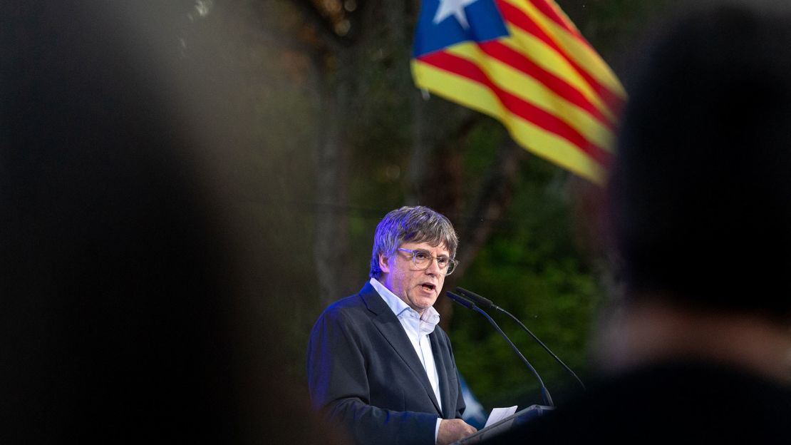 Carles Puigdemont pronuncia un discurso antes de las elecciones regionales en Cataluña el 10 2024 de mayo, en Elna, suroeste de Francia. Crédito: MATTHIEU RONDEL/AFP vía Getty Images