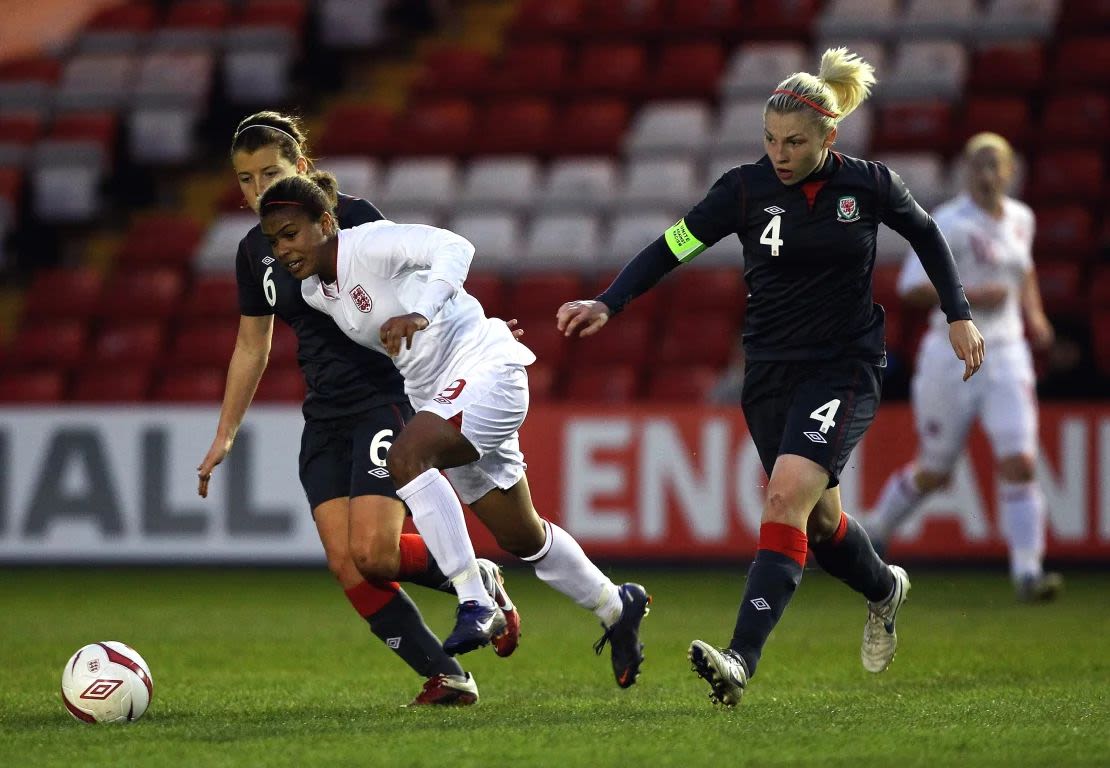 Lauren Price también fue una futbolista talentosa.