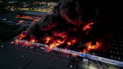 CNNE 1690672 - incendio destruye centro comercial en polonia