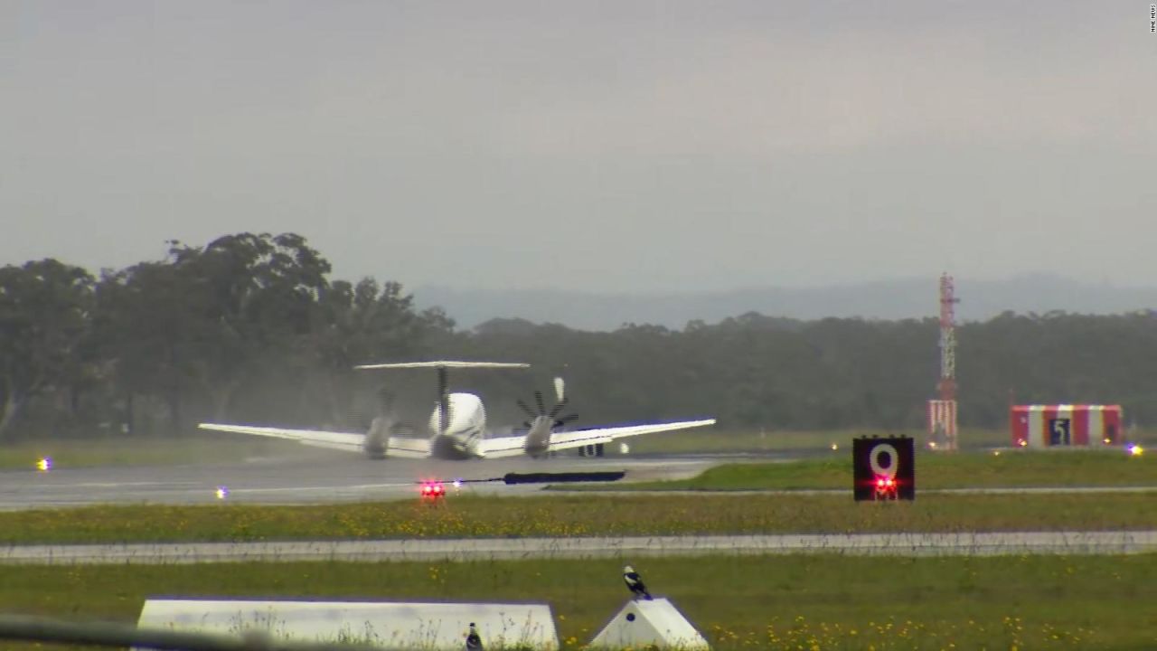 CNNE 1690910 - aterrizaje forzoso de un avion en nueva gales del sur,australia