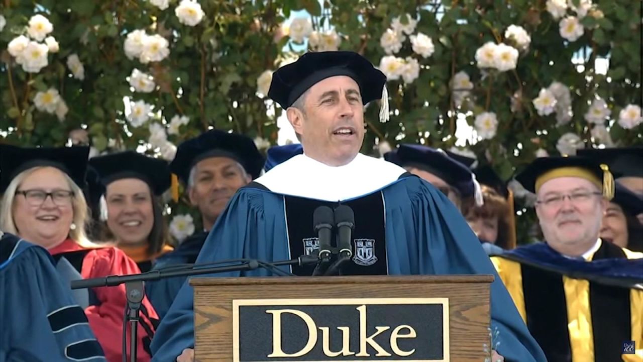 CNNE 1690970 - este fue el consejo de jerry seinfeld para los graduados de 2024