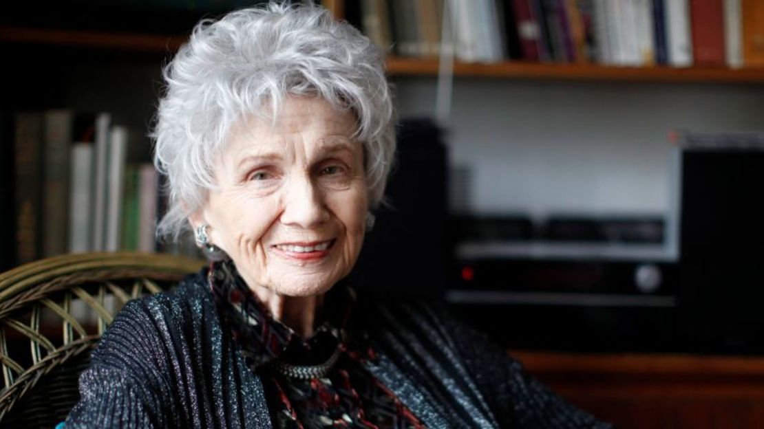 La autora Alice Munro, ampliamente elogiada como la maestra del cuento, fotografiada en diciembre de 2013.