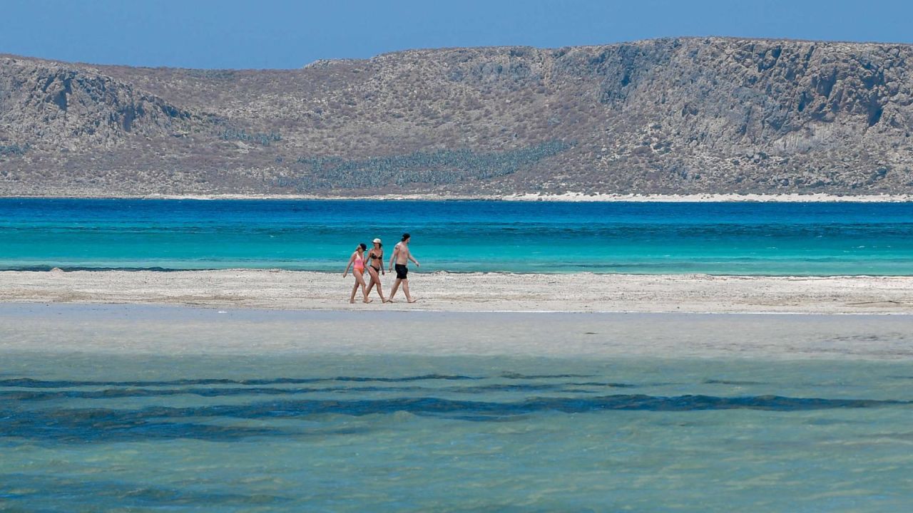 CNNE 1691505 - las 5 mejores islas para ir de vacaciones en 2024, segun time out