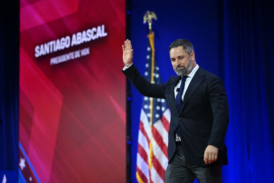 Santiago Abascal, diputado de VOX en el Congreso de los Diputados de España llega para hablar en la Conferencia de Acción Política Conservadora (AC) en National Harbor, Maryland, el 23 de febrero de 2024.