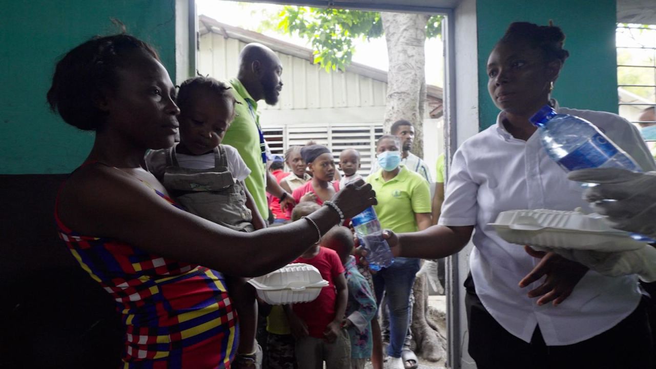 CNNE 1692141 - entre armas y drogas, haiti intenta sobrevivir a una crisis humanitaria