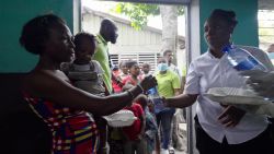 CNNE 1692141 - entre armas y drogas, haiti intenta sobrevivir a una crisis humanitaria