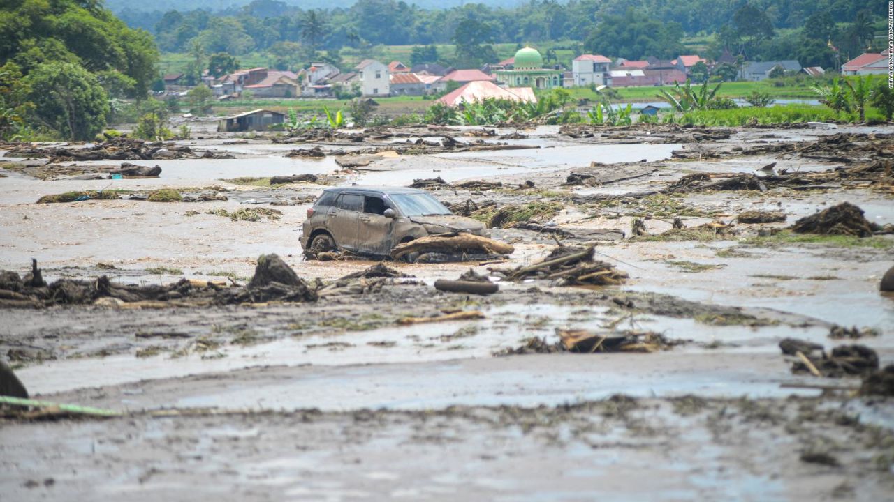 CNNE 1692207 - inundaciones y lava afectan a indonesia