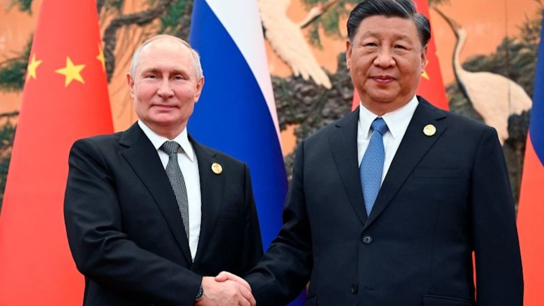 El presidente ruso Vladimir Putin y el líder chino Xi Jinping se reúnen en el Gran Salón del Pueblo de Beijing el 16 de mayo durante la visita de Estado de Putin a China.