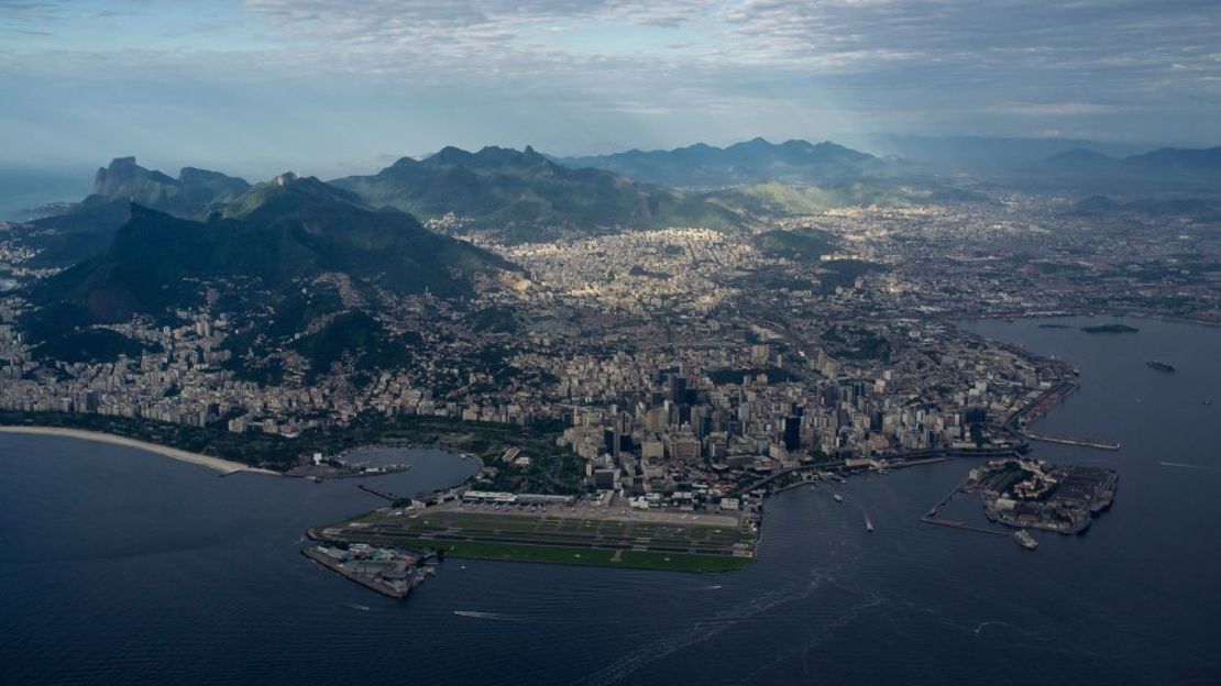 El aeropuerto Santos Dumont ofrece vistas panorámicas de la bahía de Guanabara. Crédito: Ricardo Funari/Brazil Photos/LightRocket/Getty Images