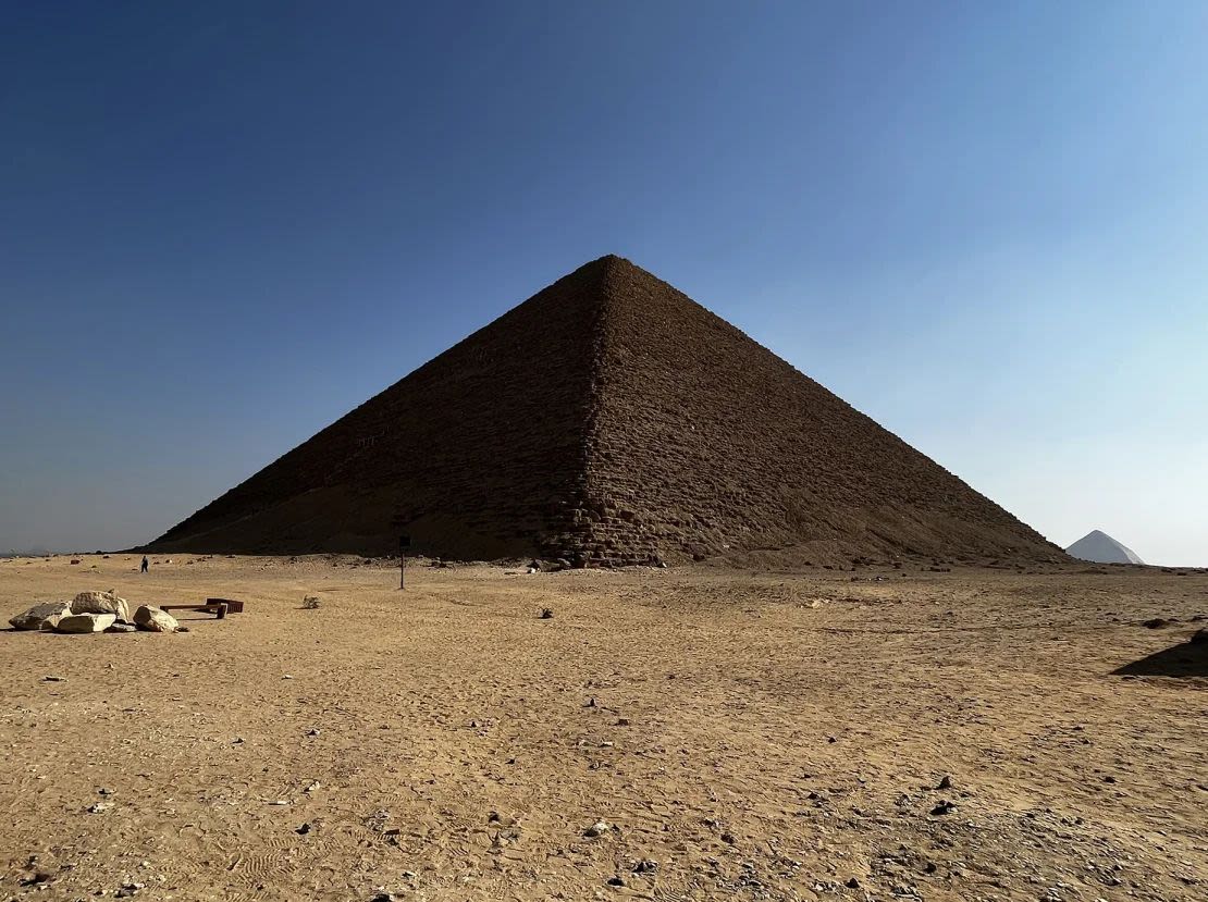 La Pirámide Roja de la necrópolis de Dahshur se encuentra cerca del brazo ahora desaparecido del Nilo. Crédito: Eman Ghoneim.