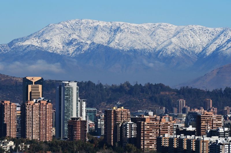 https://media.cnn.com/api/v1/images/stellar/prod/cnne-1692829-chile-frio.jpg