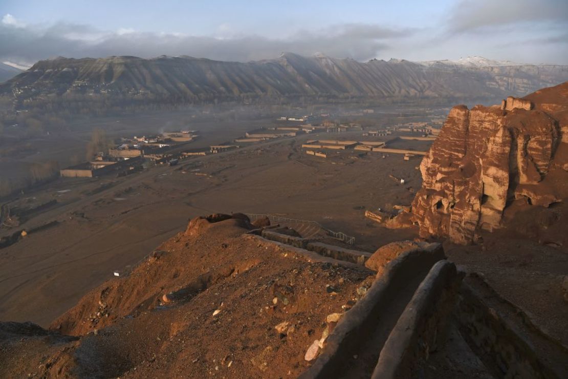 Paisaje de la ciudad de Bamiyan visto desde lo alto de las colinas de Salsal Buda el 14 de marzo de 2021.