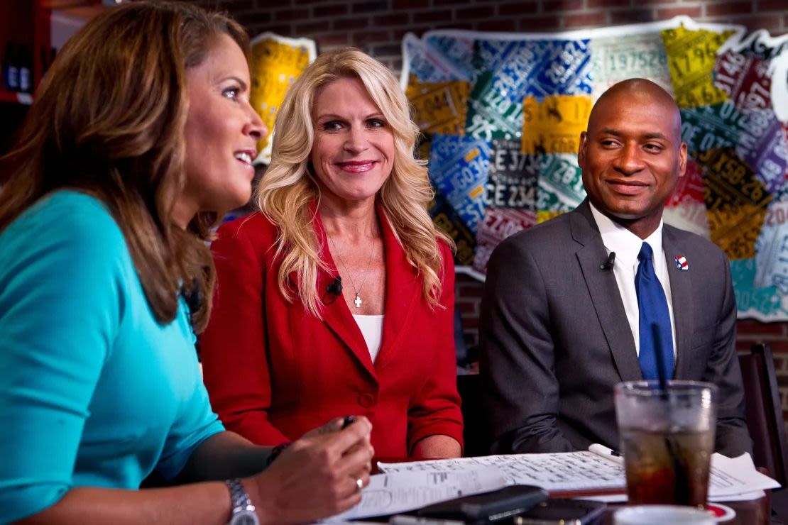 Suzanne Malveaux, Alice Stewart y Charles Blow en CNN durante la Convención Nacional Demócrata de 2012 en Charlotte, Carolina del Norte.