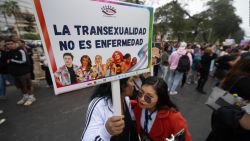 CNNE 1693652 - decreto sobre transexualismo en peru genera rechazo, asegura experto