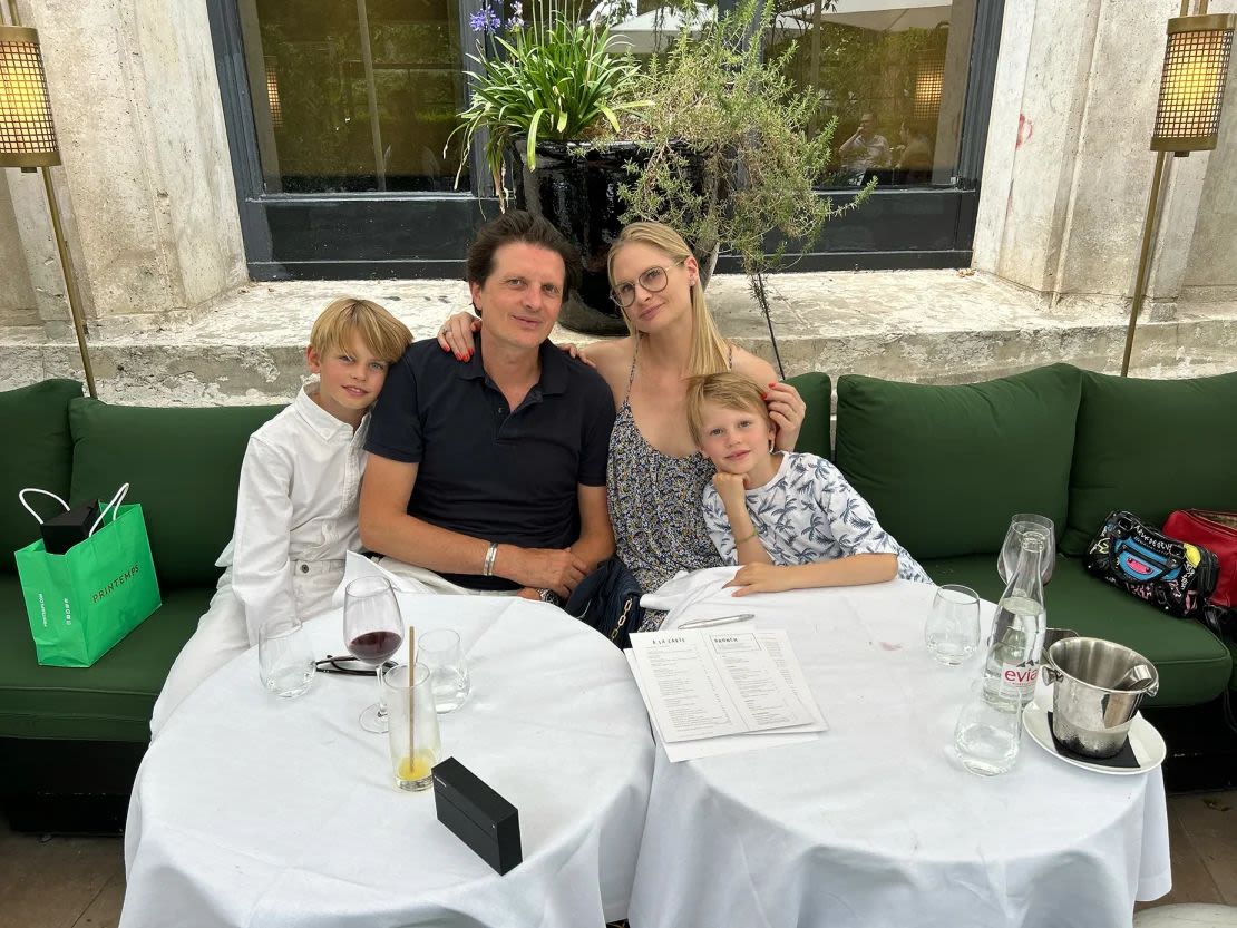 La empresaria con su esposo Julien y su hijos Theodore y Jefferson.