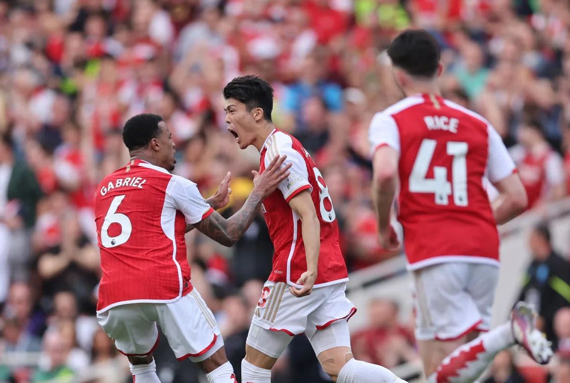 Takehiro Tomiyasu marcó el gol del empate del Arsenal ante el Everton.