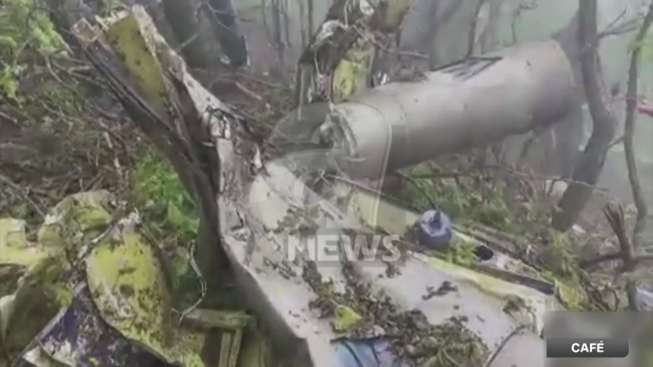 CNNE 1694218 - restos del helicoptero donde viajaba el presidente de iran tras accidente