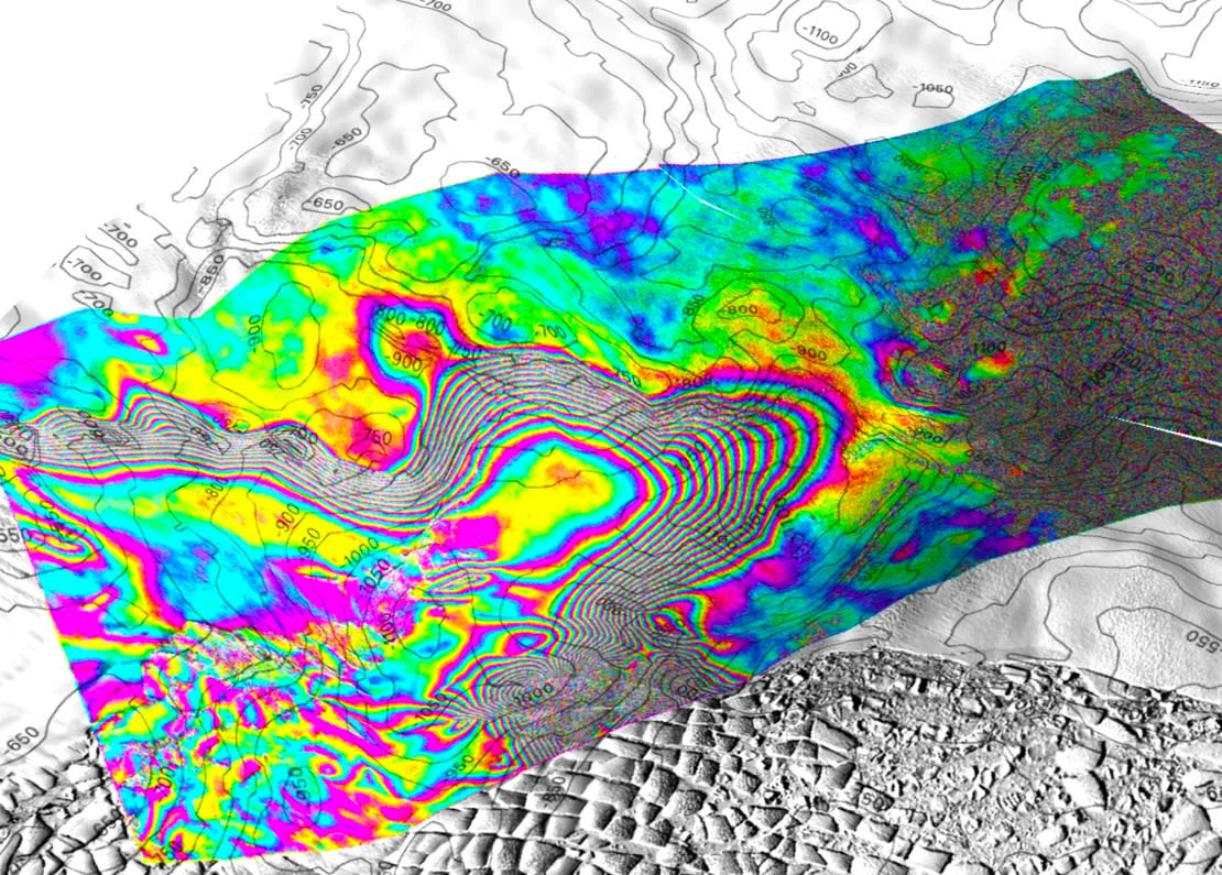 Vista del movimiento de las mareas en el glaciar Thwaites, en la Antártida occidental, registrada por la misión del satélite comercial ICEYE de Finlandia, basada en imágenes adquiridas los días 11, 12 y 13 de mayo de 2023.