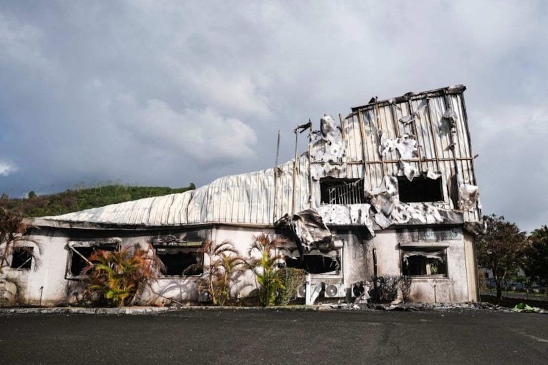 Un edificio quemado en la zona industrial de Normandía en Noumea, territorio francés de Nueva Caledonia en el Pacífico, el 20 de mayo de 2024.