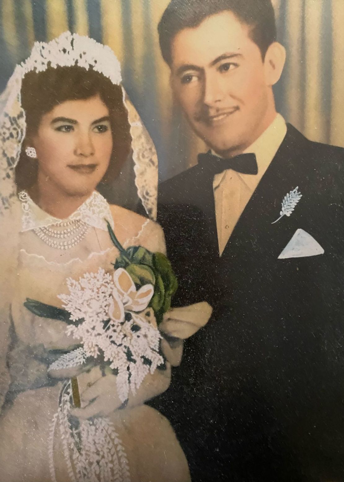 Corral y su esposa, María, se casaron en México en 1956. Tres semanas después, regresó a EE.UU. para reanudar su trabajo como bracero. Crédito: Cortesía de la familia Corral