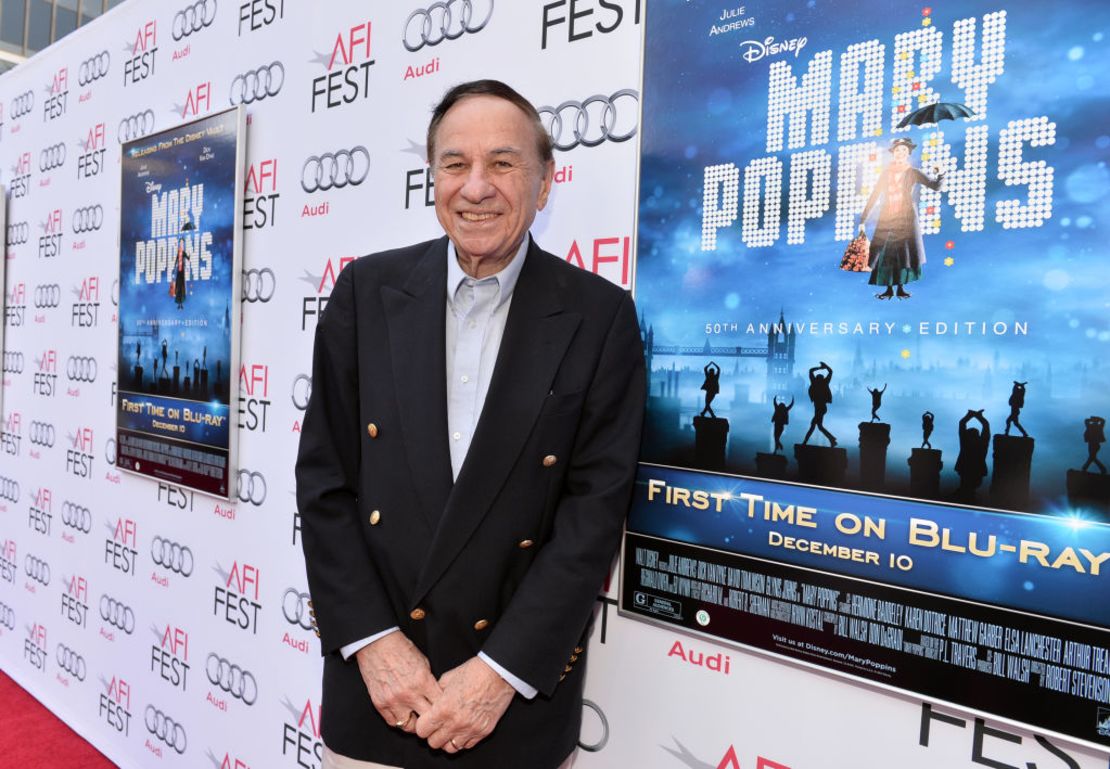 El compositor Richard M. Sherman asiste a la proyección conmemorativa del 50 aniversario de "Mary Poppins" de Disney durante el AFI FEST 2013 presentado por Audi en el Teatro Chino TCL el 9 de noviembre de 2013 en Hollywood, California. (Foto: Alberto E. Rodríguez/Getty Images para AFI).